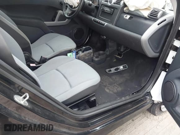 ✅ 2009 Smart fortwo Pure • VIN: WMEEJ31X39K314325 • Лот: 41607981. Опубликован ранее на IAAI с пробегом 59 684 миль. Бесплатный доступ к архиву аукционных продаж из США и подробный отчёт об истории автомобиля на DreamBid. Изображение 5.