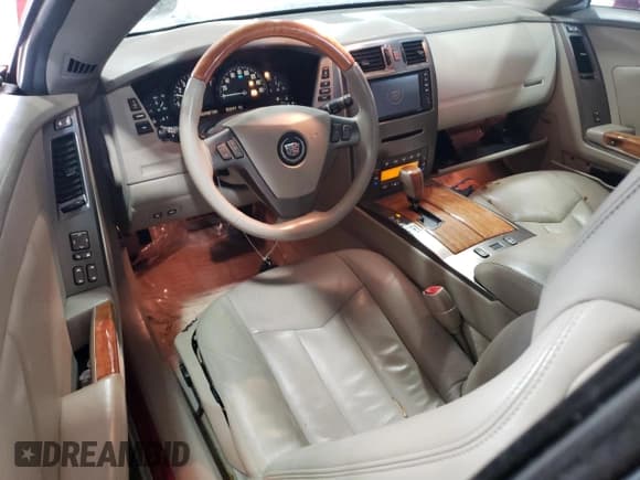 ✅ 2004 Cadillac XLR • VIN: 1G6YV34A045602305 • Lot: 48484845. Wystawiony na Copart z przebiegiem 52 897 mil. Bezpłatny archiwum sprzedaży aukcyjnych z USA i szczegółowy raport historii pojazdu na DreamBid. Zdjęcie 8.