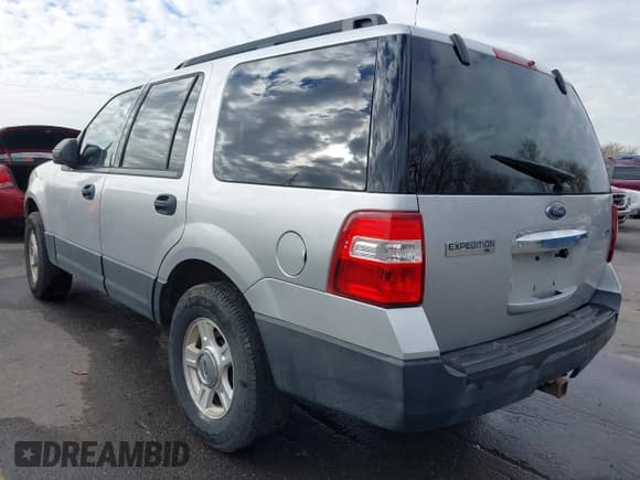 ✅ 2010 Ford Expedition SSV • VIN: 1FMJU1G50AEA99614 • Lot: 43655857. Wystawiony na IAAI z przebiegiem 157 032 mil. Bezpłatny archiwum sprzedaży aukcyjnych z USA i szczegółowy raport historii pojazdu na DreamBid. Zdjęcie 3.