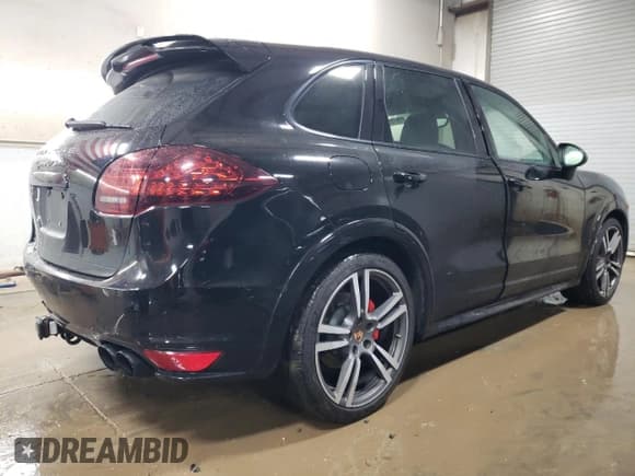 ✅ 2014 Porsche Cayenne GTS • VIN: WP1AD2A22ELA70561 • Lot: 79702924. Wystawiony na Copart z przebiegiem 119 882 mil. Bezpłatny archiwum sprzedaży aukcyjnych z USA i szczegółowy raport historii pojazdu na DreamBid. Zdjęcie 3.