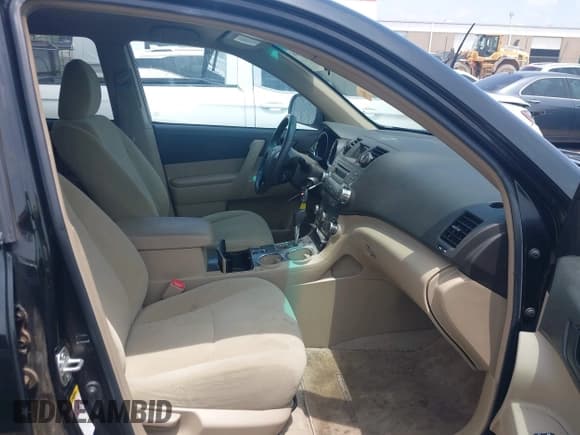 ✅ 2010 Toyota Highlander • VIN: 5TDZK3EH8AS005608 • Lot: 42443768. Wystawiony na IAAI z przebiegiem 150 605 mil. Bezpłatny archiwum sprzedaży aukcyjnych z USA i szczegółowy raport historii pojazdu na DreamBid. Zdjęcie 5.