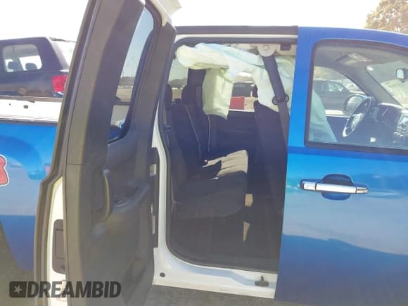 ✅ 2011 Chevrolet Silverado 1500 LS • VIN: 1GCRCREA1BZ185646 • Lot: 43515038. Listed on IAAI with 143,051 mi. Free auction sales archive from the USA and detailed vehicle history report at DreamBid. Image 8.