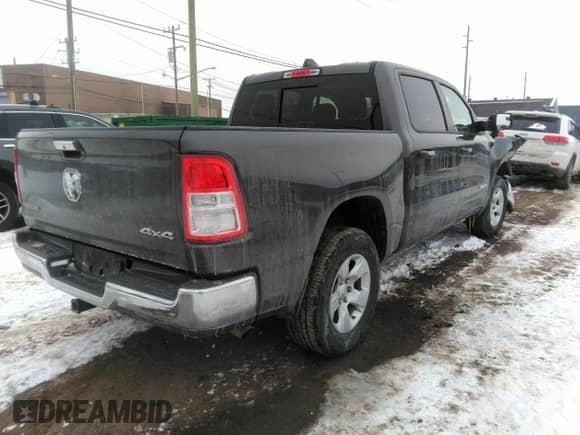 2019 Ram 1500 Big Horn z VIN 1C6RRFFG2KN904627, wystawiony jako IAAI lot #41581062 z przebiegiem 54 840 mil mil oraz . Historia ofert i sprzedaży dostępna na DreamBid. Obrazek 4.