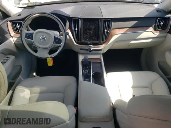 ✅ 2022 Volvo XC60 Momentum • VIN: YV4L12RK5N1065094 • Лот: 71721105. Опубликован ранее на Copart с пробегом Не указан. Бесплатный доступ к архиву аукционных продаж из США и подробный отчёт об истории автомобиля на DreamBid. Изображение 8.