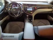 ✅ 2018 Toyota Camry LE • VIN: 4T1B11HK0JU558051 • Lot: 91110045. Wystawiony na Copart z przebiegiem 71 128 mil. Bezpłatny archiwum sprzedaży aukcyjnych z USA i szczegółowy raport historii pojazdu na DreamBid. Zdjęcie 8.