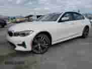 2022 BMW 3 Series 330i z VIN 3MW5R1J02N8C22890, wystawiony jako Copart lot #81526215 z przebiegiem 37 878 mil mil oraz Szkoda całkowita • Salvage title. Historia ofert i sprzedaży dostępna na DreamBid. Obrazek 1.