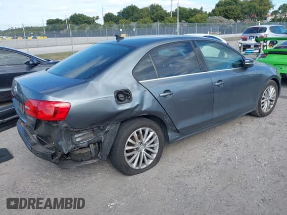 ✅ 2011 Volkswagen Jetta SEL • VIN: 3VWLX7AJ5BM351301 • Lot: 41349715. Listed on IAAI with 148,063 mi. Free auction sales archive from the USA and detailed vehicle history report at DreamBid. Image 4.