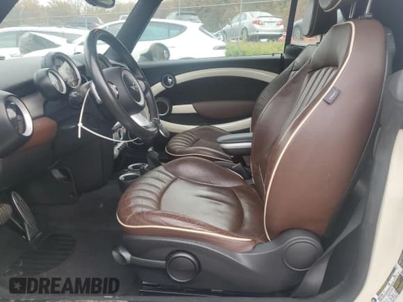 ✅ 2009 MINI Convertible S • VIN: WMWMS33539TG89385 • Lot: 82756675. Listed on Copart with 96,228 mi. Free auction sales archive from the USA and detailed vehicle history report at DreamBid. Image 7.