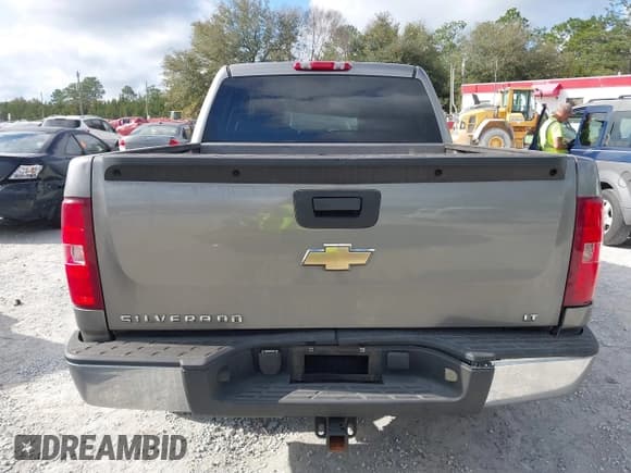 ✅ 2007 Chevrolet Silverado 1500 1LT • VIN: 3GCEC13J27G510315 • Lot: 41509767. Wystawiony na IAAI z przebiegiem 273 602 mil. Bezpłatny archiwum sprzedaży aukcyjnych z USA i szczegółowy raport historii pojazdu na DreamBid. Zdjęcie 17.
