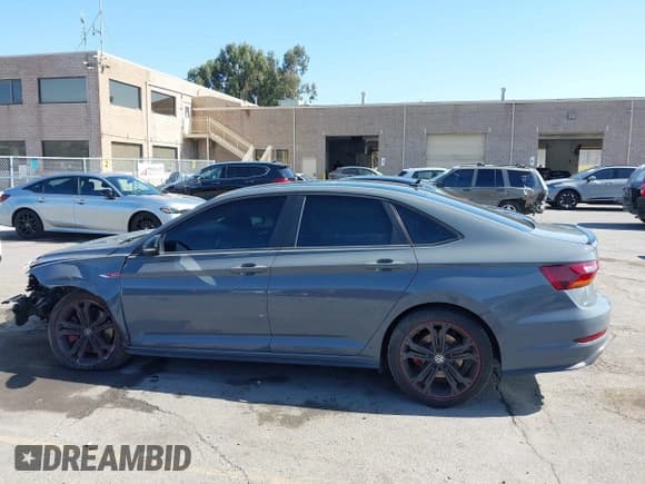 ✅ 2019 Volkswagen Jetta S • VIN: 3VW6T7BU8KM180058 • Lot: 43121355. Wystawiony na IAAI z przebiegiem 69 490 mil. Bezpłatny archiwum sprzedaży aukcyjnych z USA i szczegółowy raport historii pojazdu na DreamBid. Zdjęcie 15.