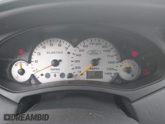 ✅ 2002 Ford Focus ZX3 • VIN: 3FAFP31312R236035 • Lot: 42927606. Listed on IAAI with 195,295 mi. Free auction sales archive from the USA and detailed vehicle history report at DreamBid. Image 7.