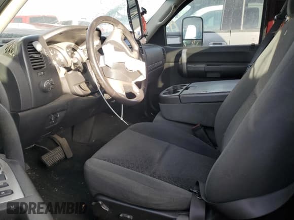 ✅ 2008 Chevrolet Silverado 2500HD 1LT • VIN: 1GCHK29KX8E151813 • Lot: 84531244. Wystawiony na Copart z przebiegiem 186 302 mil. Bezpłatny archiwum sprzedaży aukcyjnych z USA i szczegółowy raport historii pojazdu na DreamBid. Zdjęcie 7.