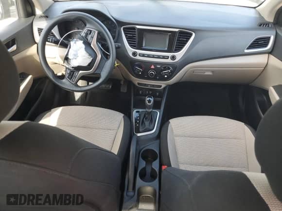 ✅ 2022 Hyundai Accent SE • VIN: 3KPC24A61NE182565 • Lot: 53781655. Wystawiony na Copart z przebiegiem Nie podano mil. Skorzystaj z bezpłatnego archiwum sprzedaży aukcyjnych z USA i zobacz szczegółowy raport historii pojazdu na DreamBid. Zdjęcie 8.