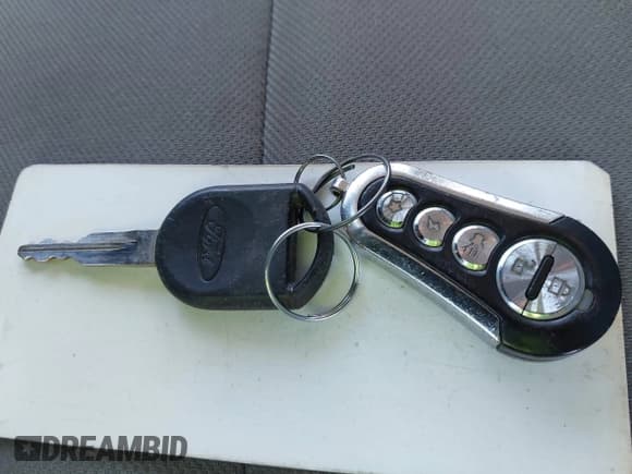 ✅ 2005 Ford F-150 XL • VIN: 1FTRF12285KE86787 • Лот: 43594132. Опубликован ранее на IAAI с пробегом 94 099 миль. Бесплатный доступ к архиву аукционных продаж из США и подробный отчёт об истории автомобиля на DreamBid. Изображение 11.