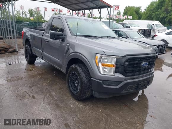 ✅ 2022 Ford F-150 XL • VIN: 1FTMF1CB1NKE51677 • Lot: 42178807. Wystawiony na IAAI z przebiegiem 8 260 mil. Bezpłatny archiwum sprzedaży aukcyjnych z USA i szczegółowy raport historii pojazdu na DreamBid. Zdjęcie 1.
