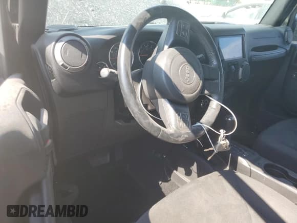 ✅ 2015 Jeep Wrangler Unlimited Freedom • VIN: 1C4BJWDG1FL745377 • Лот: 62645755. Опубликован ранее на Copart с пробегом 128 740 миль. Бесплатный доступ к архиву аукционных продаж из США и подробный отчёт об истории автомобиля на DreamBid. Изображение 8.