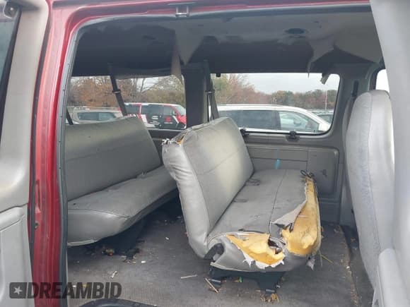 ✅ 1997 Ford Econoline Wagon XL • VIN: 1FBJS31L7VHB81247 • Лот: 43570672. Опубликован ранее на IAAI с пробегом 209 690 миль. Бесплатный доступ к архиву аукционных продаж из США и подробный отчёт об истории автомобиля на DreamBid. Изображение 8.