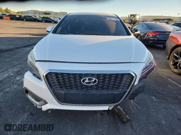 ✅ 2017 Hyundai Sonata SE • VIN: KMHE24L11HA059555 • Лот: 90879685. Опубликован ранее на Copart с пробегом 81 441 миль. Бесплатный доступ к архиву аукционных продаж из США и подробный отчёт об истории автомобиля на DreamBid. Изображение 5.