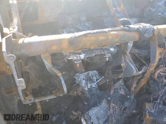 2005 Dodge 3500 SLT z VIN 3D7MS48CX5G829622, wystawiony jako Copart lot #79183874 z przebiegiem Nie podano mil oraz Nie do naprawy • Non repairable. Historia ofert i sprzedaży dostępna na DreamBid. Obrazek 9.