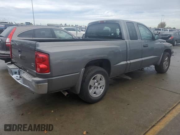 2005 Dodge Dakota SLT with VIN 1D7HE42N65S189095, listed as a Copart auction lot 78869074 with 121,993 mi miles and Salvage title. Bid and sale history available at DreamBid. Image 3.