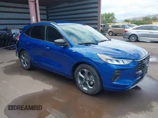 ✅ 2023 Ford Escape ST-Line • VIN: 1FMCU0MN4PUA63348 • Lot: 43220584. Wystawiony na IAAI z przebiegiem 11 225 mil. Bezpłatny archiwum sprzedaży aukcyjnych z USA i szczegółowy raport historii pojazdu na DreamBid. Zdjęcie 1.