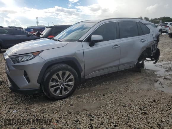 ✅ 2020 Toyota RAV4 XLE Premium • VIN: 2T3C1RFV3LC066044 • Lot: 85135555. Listed on Copart with 68,967 mi. Free auction sales archive from the USA and detailed vehicle history report at DreamBid. Image 1.