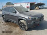 ✅ 2019 Jeep Cherokee Trailhawk • VIN: 1C4PJMBX3KD246100 • Lot: 41191581. Wystawiony na IAAI z przebiegiem 98 124 mil. Bezpłatny archiwum sprzedaży aukcyjnych z USA i szczegółowy raport historii pojazdu na DreamBid. Zdjęcie 1.