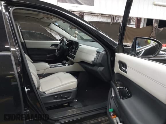 ✅ 2024 Nissan Pathfinder SL • VIN: 5N1DR3CB8RC266038 • Lot: 43524206. Wystawiony na IAAI z przebiegiem 25 963 mil. Bezpłatny archiwum sprzedaży aukcyjnych z USA i szczegółowy raport historii pojazdu na DreamBid. Zdjęcie 5.