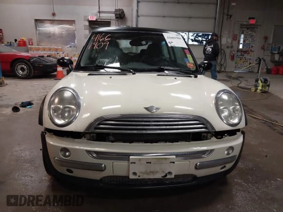 ✅ 2004 MINI Hardtop • VIN: WMWRC33404TC48963 • Lot: 41661909. Wystawiony na IAAI z przebiegiem 182 532 mil. Bezpłatny archiwum sprzedaży aukcyjnych z USA i szczegółowy raport historii pojazdu na DreamBid. Zdjęcie 12.