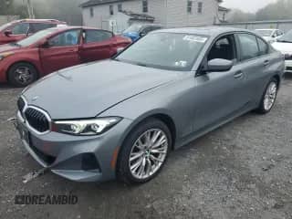 2023 BMW 3 Series 330i xDrive z VIN 3MW89FF00P8D65293, wystawiony jako Copart lot #81683585 z przebiegiem 30 039 mil mil oraz Szkoda całkowita • Salvage title. Historia ofert i sprzedaży dostępna na DreamBid. Obrazek 1.