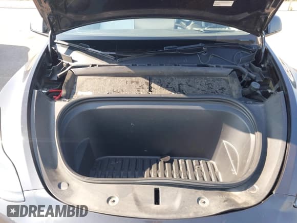 ✅ 2024 Tesla Model Y Performance • VIN: 7SAYGDEF8RF020386 • Lot: 42668591. Wystawiony na IAAI z przebiegiem 33 393 mil. Bezpłatny archiwum sprzedaży aukcyjnych z USA i szczegółowy raport historii pojazdu na DreamBid. Zdjęcie 10.