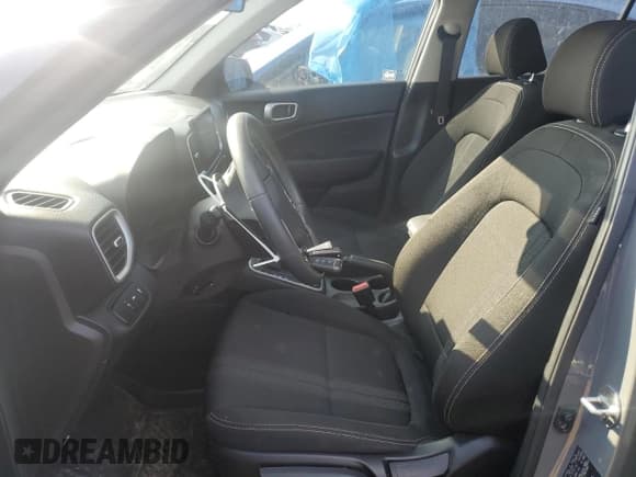 ✅ 2020 Hyundai Venue SEL • VIN: KMHRC8A34LU014272 • Lot: 46269405. Listed on Copart with 27,471 mi. Free auction sales archive from the USA and detailed vehicle history report at DreamBid. Image 7.