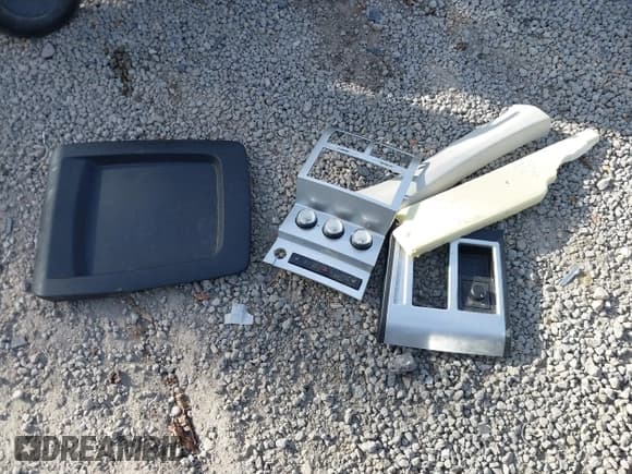 ✅ 2008 Dodge Nitro SLT • VIN: 1D8GU58K58W287724 • Lot: 43545993. Wystawiony na IAAI z przebiegiem 87 405 mil. Bezpłatny archiwum sprzedaży aukcyjnych z USA i szczegółowy raport historii pojazdu na DreamBid. Zdjęcie 12.