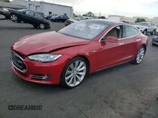 ✅ 2014 Tesla Model S 60 • VIN: 5YJSA1H19EFP52927 • Lot: 87476565. Wystawiony na Copart z przebiegiem Nie podano. Bezpłatny archiwum sprzedaży aukcyjnych z USA i szczegółowy raport historii pojazdu na DreamBid. Zdjęcie 1.