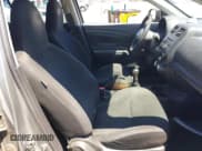 ✅ 2014 Nissan Versa SV • VIN: 3N1CN7AP7EL834721 • Lot: 42842737. Wystawiony na IAAI z przebiegiem 210 092 mil. Bezpłatny archiwum sprzedaży aukcyjnych z USA i szczegółowy raport historii pojazdu na DreamBid. Zdjęcie 5.