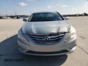✅ 2013 Hyundai Sonata GLS • VIN: 5NPEB4AC4DH605728 • Lot: 71547984. Wystawiony na Copart z przebiegiem 136 689 mil. Bezpłatny archiwum sprzedaży aukcyjnych z USA i szczegółowy raport historii pojazdu na DreamBid. Zdjęcie 5.