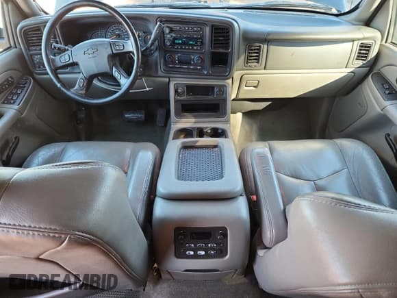 ✅ 2004 Chevrolet Suburban LT • VIN: 3GNFK16Z34G266492 • Lot: 90103875. Listed on Copart with 215,482 mi. Free auction sales archive from the USA and detailed vehicle history report at DreamBid. Image 8.