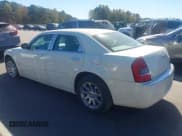✅ 2005 Chrysler 300 C • VIN: 2C3JA63H25H576637 • Lot: 43500412. Wystawiony na IAAI z przebiegiem 62 906 mil. Bezpłatny archiwum sprzedaży aukcyjnych z USA i szczegółowy raport historii pojazdu na DreamBid. Zdjęcie 3.