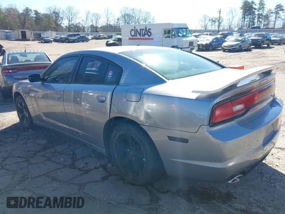 2011 Dodge Charger Rallye с VIN 2B3CL3CG7BH544106, выставлен на аукционе IAAI как лот 41592891 с пробегом 262 642 миль миль и . История ставок и продаж доступна на DreamBid. Изображение 14.
