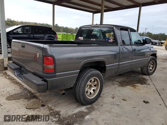 2001 Dodge 1500 z VIN 3B7HC13Z21G818434, wystawiony jako Copart lot #79247354 z przebiegiem 215 078 mil mil oraz Szkoda całkowita • Salvage title. Historia ofert i sprzedaży dostępna na DreamBid. Obrazek 3.