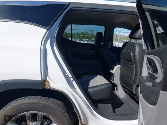 ✅ 2022 GMC Terrain SLT • VIN: 3GKALPEV1NL192987 • Lot: 43485722. Wystawiony na IAAI z przebiegiem 53 197 mil. Bezpłatny archiwum sprzedaży aukcyjnych z USA i szczegółowy raport historii pojazdu na DreamBid. Zdjęcie 8.