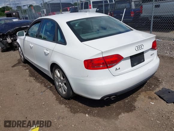 ✅ 2010 Audi A4 Premium • VIN: WAUBFAFL3AN062072 • Lot: 42384501. Wystawiony na IAAI z przebiegiem 139 183 mil. Bezpłatny archiwum sprzedaży aukcyjnych z USA i szczegółowy raport historii pojazdu na DreamBid. Zdjęcie 3.