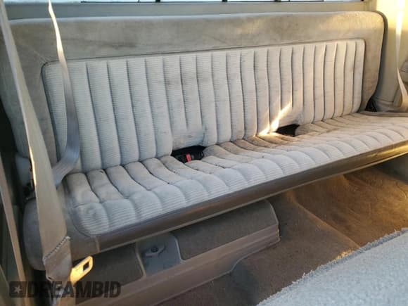 ✅ 1992 GMC Sierra 2500 • VIN: 2GTGK29K5N1524944 • Lot: 75179194. Wystawiony na Copart z przebiegiem 174 844 mil. Bezpłatny archiwum sprzedaży aukcyjnych z USA i szczegółowy raport historii pojazdu na DreamBid. Zdjęcie 11.