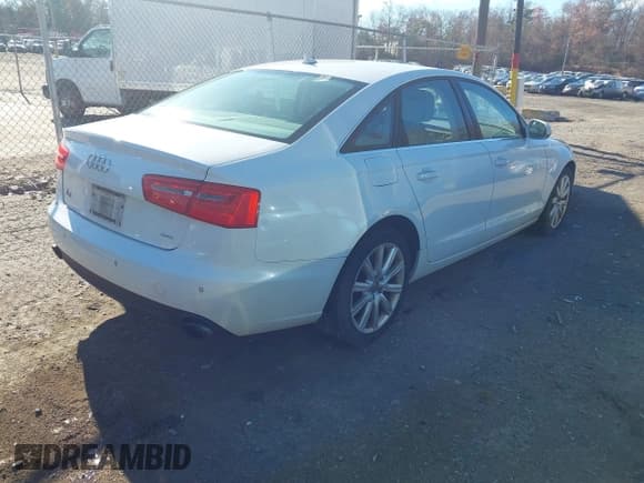 ✅ 2015 Audi A6 Premium Plus • VIN: WAUGFAFC5FN033380 • Lot: 43761929. Wystawiony na IAAI z przebiegiem 178 526 mil. Bezpłatny archiwum sprzedaży aukcyjnych z USA i szczegółowy raport historii pojazdu na DreamBid. Zdjęcie 4.