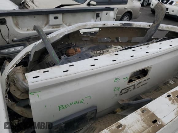 ✅ 2017 GMC Sierra 1500 SLE • VIN: 3GTP1MEC1HG166878 • Лот: 81921255. Опубликован ранее на Copart с пробегом 197 277 миль. Бесплатный доступ к архиву аукционных продаж из США и подробный отчёт об истории автомобиля на DreamBid. Изображение 12.