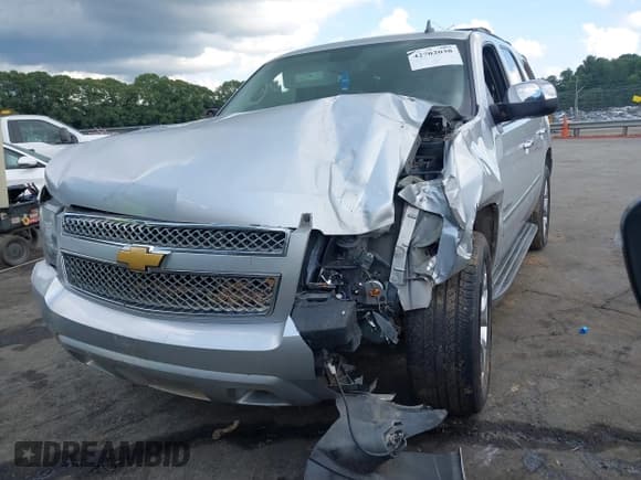 ✅ 2014 Chevrolet Tahoe LTZ • VIN: 1GNSCCE05ER124530 • Лот: 42702038. Опубликован ранее на IAAI с пробегом 167 569 миль. Бесплатный доступ к архиву аукционных продаж из США и подробный отчёт об истории автомобиля на DreamBid. Изображение 17.