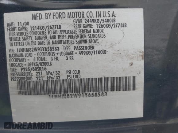 ✅ 2001 Lincoln Town Car Signature • VIN: 1LNHM82W91Y658583 • Lot: 43680843. Wystawiony na IAAI z przebiegiem 98 445 mil. Bezpłatny archiwum sprzedaży aukcyjnych z USA i szczegółowy raport historii pojazdu na DreamBid. Zdjęcie 9.