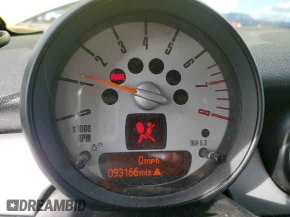 ✅ 2011 MINI Hardtop • VIN: WMWSU3C59BT099891 • Lot: 85599845. Wystawiony na Copart z przebiegiem 93 166 mil. Bezpłatny archiwum sprzedaży aukcyjnych z USA i szczegółowy raport historii pojazdu na DreamBid. Zdjęcie 9.