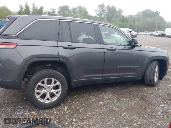 ✅ 2022 Jeep Grand Cherokee Limited • VIN: 1C4RJHBG8N8542971 • Lot: 40074278. Listed on IAAI with Not provided. Free auction sales archive from the USA and detailed vehicle history report at DreamBid. Image 13.