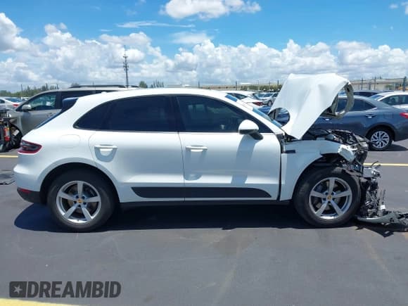 ✅ 2018 Porsche Macan • VIN: WP1AA2A55JLB07597 • Lot: 42480683. Wystawiony na IAAI z przebiegiem Nie podano. Bezpłatny archiwum sprzedaży aukcyjnych z USA i szczegółowy raport historii pojazdu na DreamBid. Zdjęcie 14.